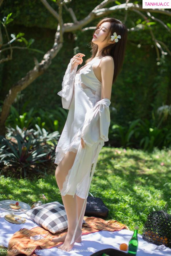 綺裡嘉 绮里嘉 [XiuRen]高清写真图 2024.03.19 No.8256 绮里嘉ula 美腿丝袜第23张图片